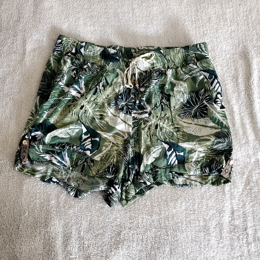 One 5 One Tropical Shorts 100% Rayon Beachy Summer Pockets Vacay Casual